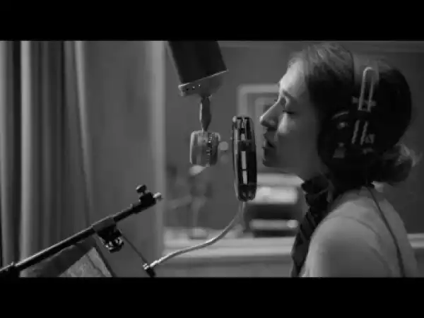Video: Lauren Daigle – The Christmas Song
